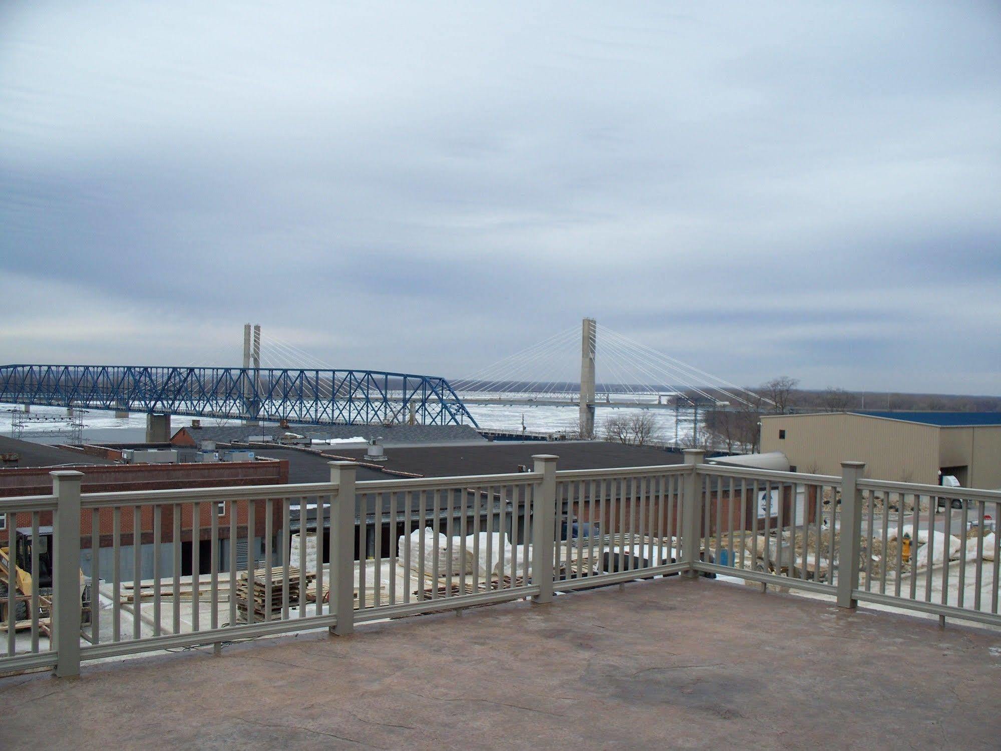 Microtel Inn & Suites By Wyndham Quincy Downtown - River Area Exteriör bild